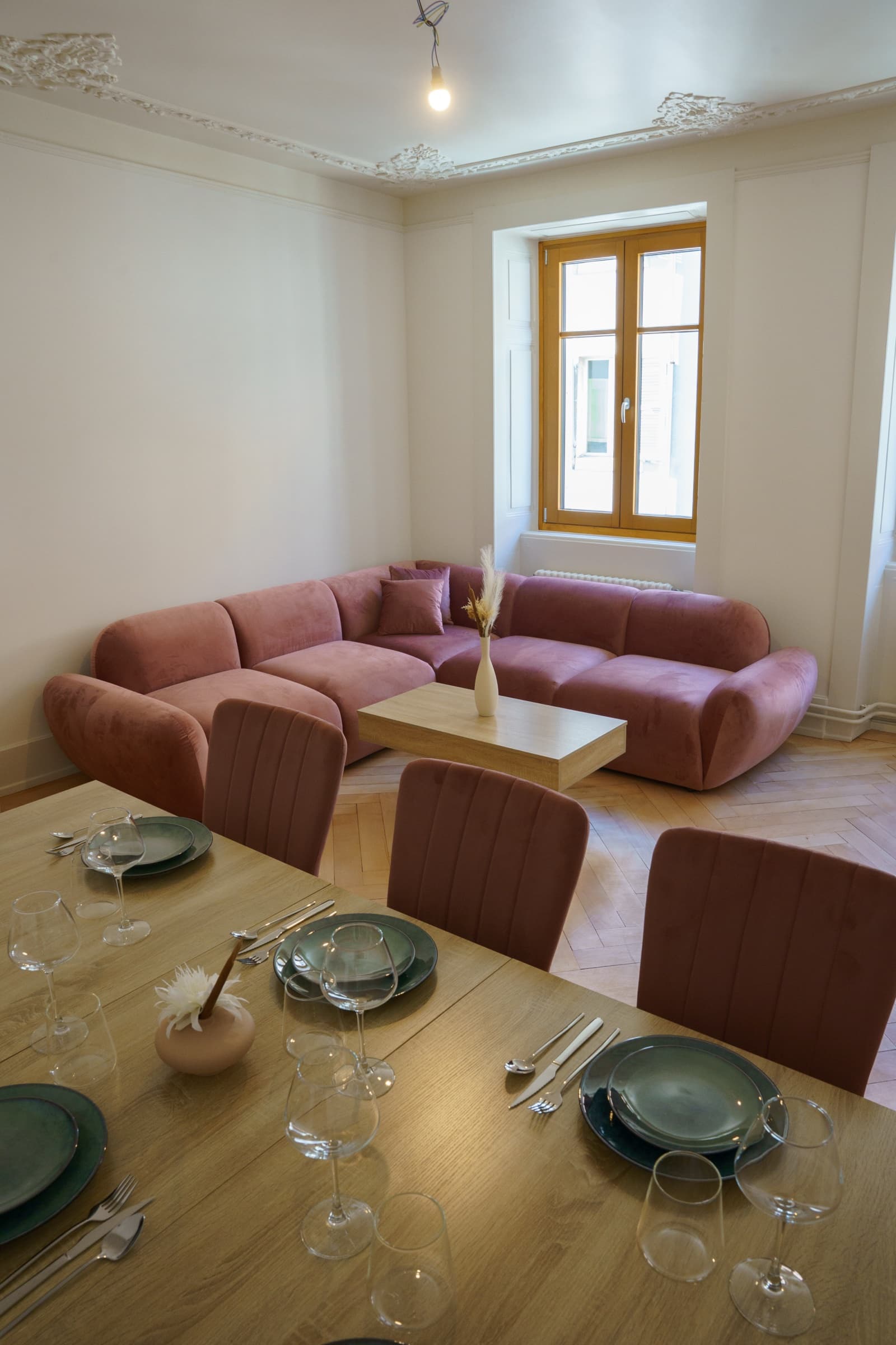 Entrée de l'appartement avec carreaux de ciment hexagonaux d'origine