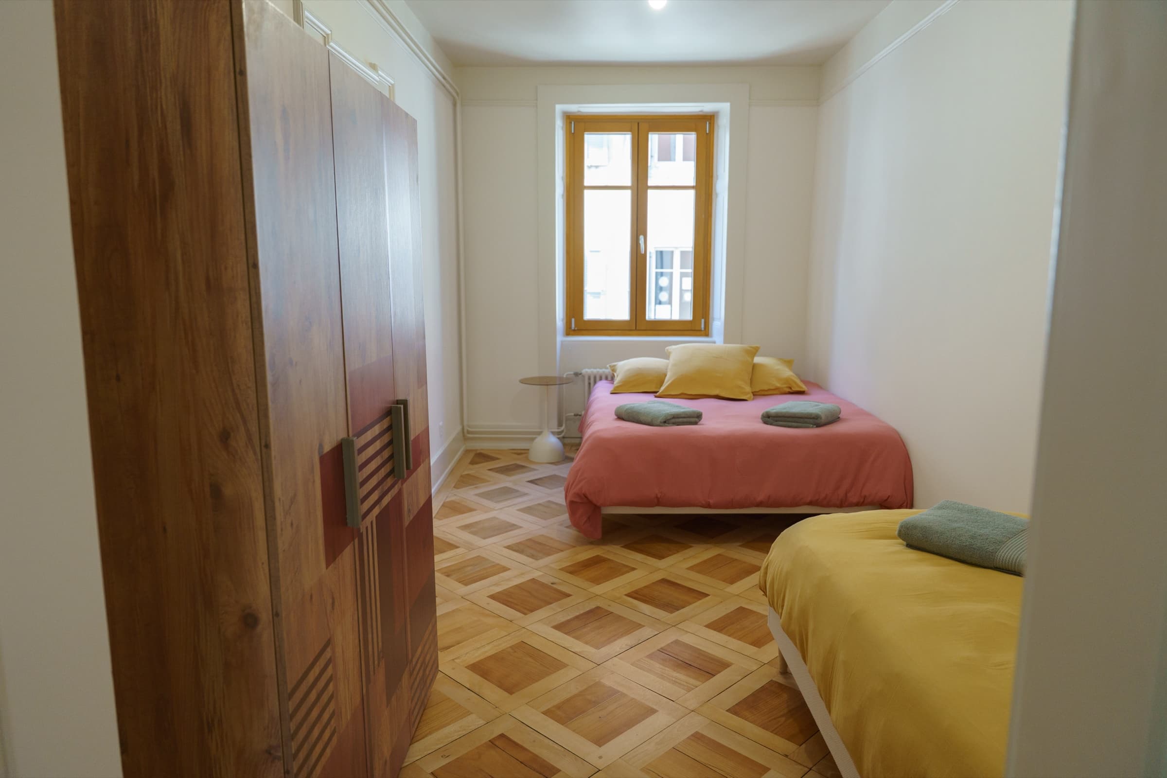 Parquet à la Versailles en chêne massif — chambre twin Belle Époque