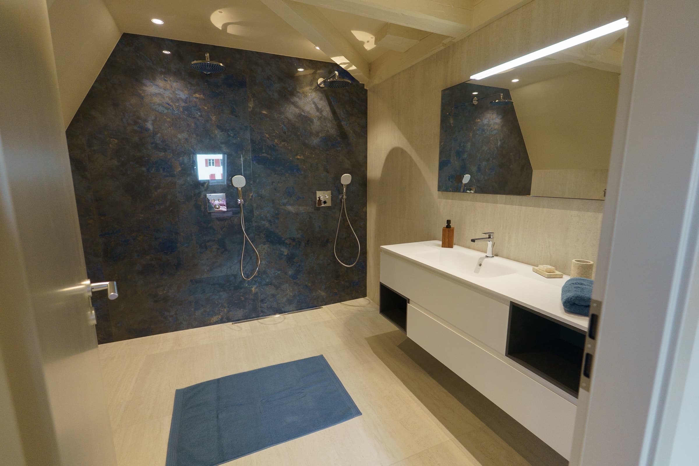 Salle de bain Labrador Bleu — Suite Rose, Le Rooftop