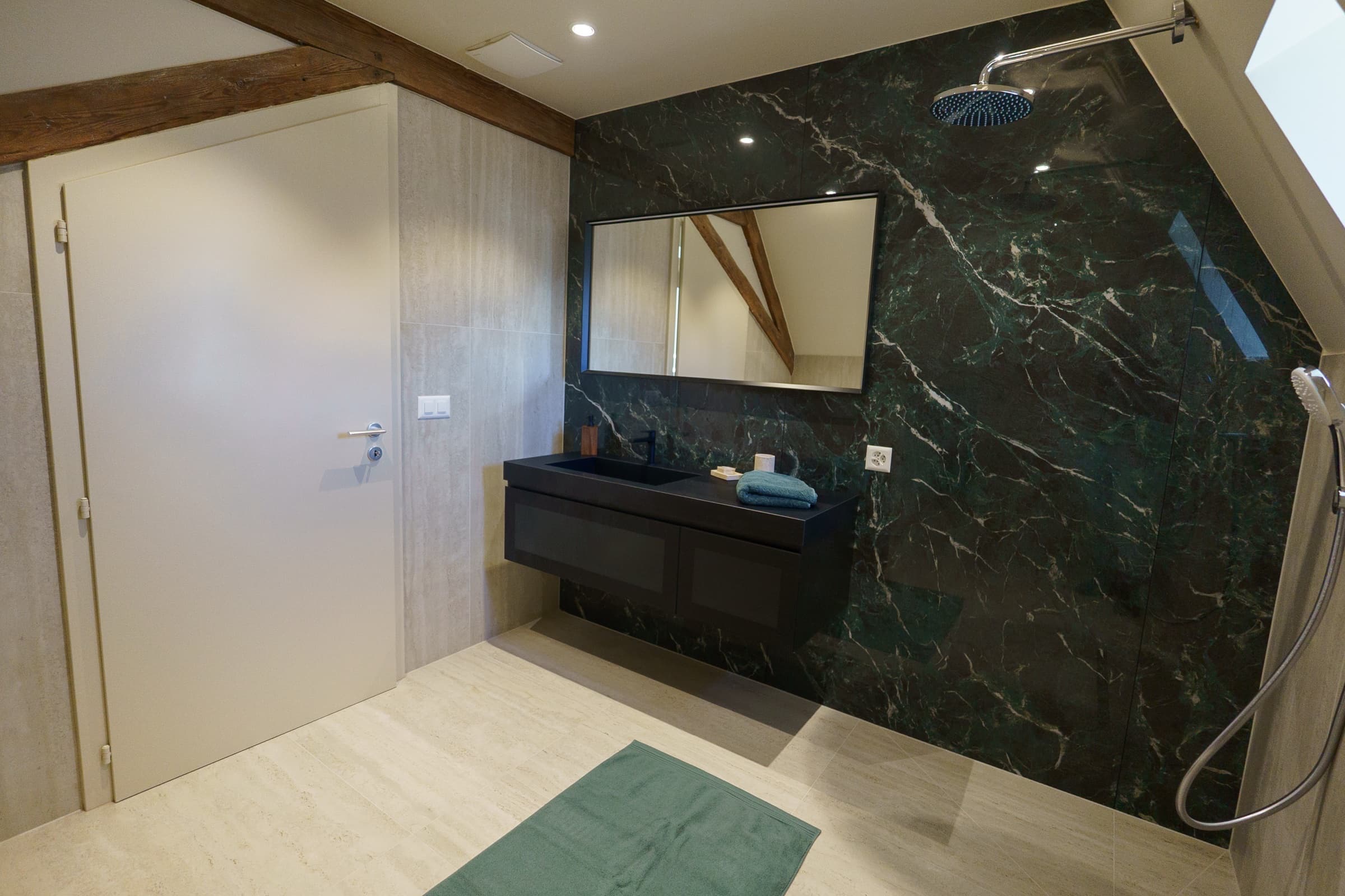 Salle de bain Amazonite Verde — pierre rare, douche pluie thermostatique